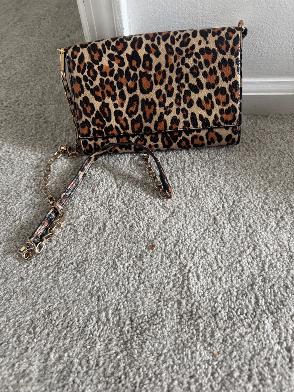 Lulu's Leopard Print Crossbody with Gold Chain Strap - Brown/Tan